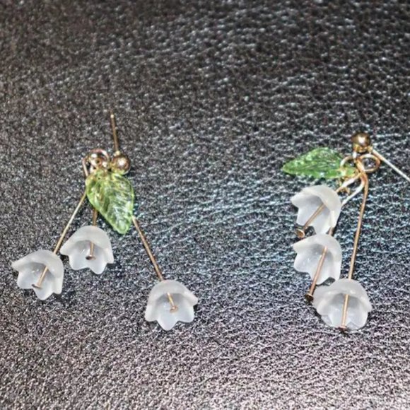 Other - NEW!  Gorgeous Triple Flower Drop Earrings  - LOVELY UNIQUE Pink Green Gold